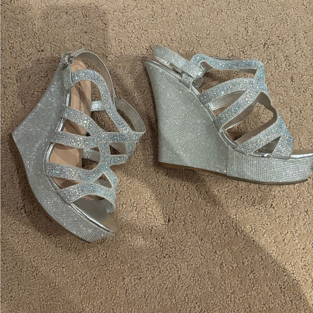 Lauren Lorraine Silver Glitter Bridal Bachelorette Wedge Sandals Heels 8.5